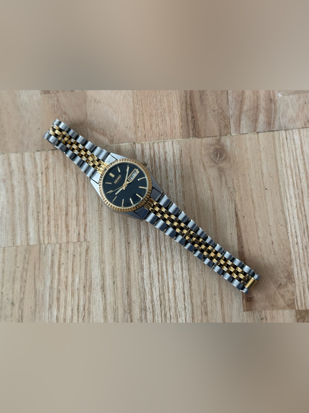 Seiko Presidential Vintage Ladies Watch Black Dial Two-Tone Bracelet Case Date - Picture 6 of 13